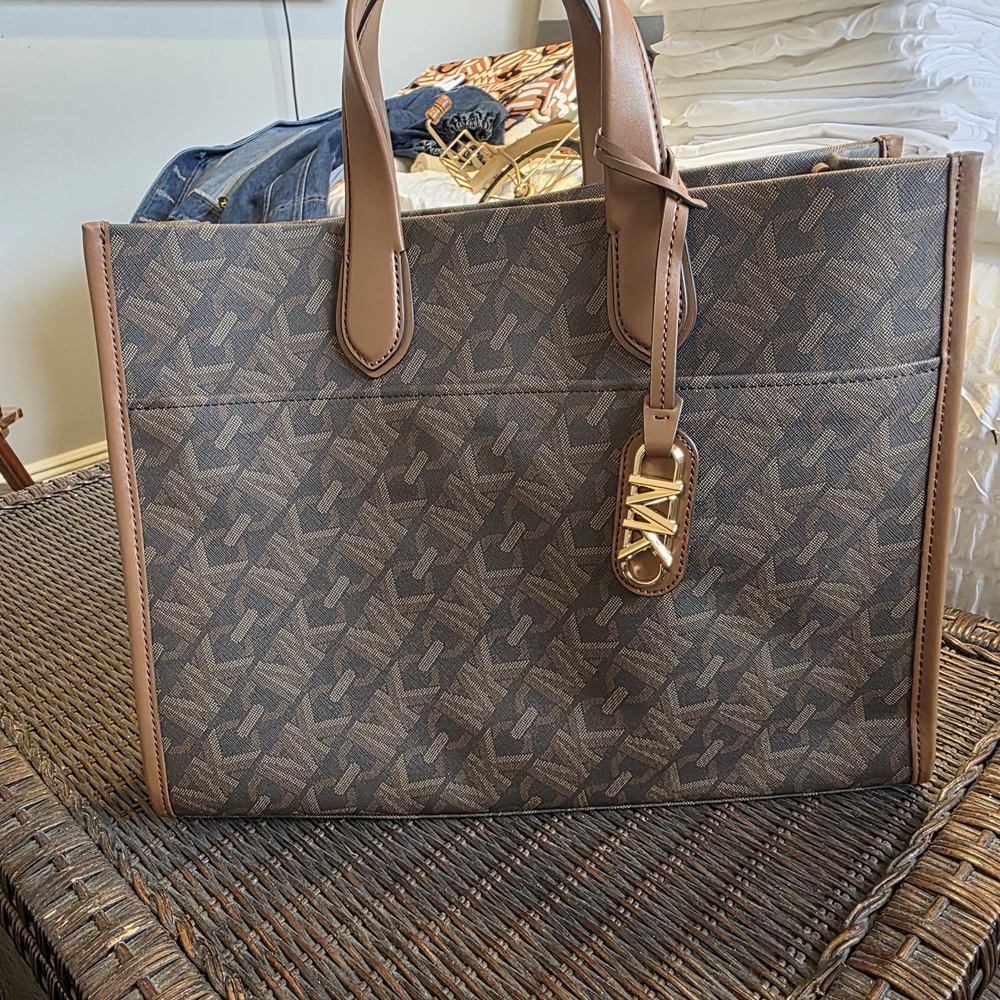 Mivhael Kors Brown Monogram Tote Bag